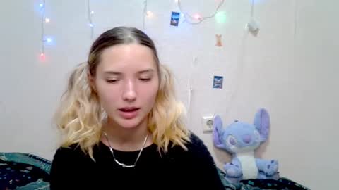 _kikiclark_ online show from 09/24/25, 08:45