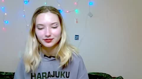 _kikiclark_ online show from 09/26/25, 08:51