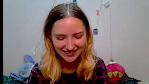 _kikiclark_ online show from 10/04/25, 09:02