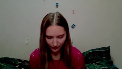 _kikiclark_ online show from 10/21/25, 08:53