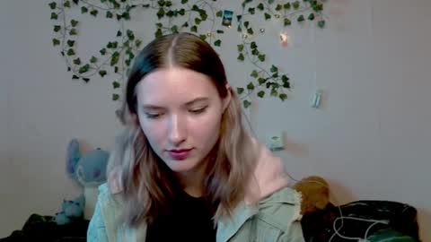 _kikiclark_ online show from 10/23/25, 01:21