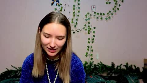 _kikiclark_ online show from 12/15/25, 08:35