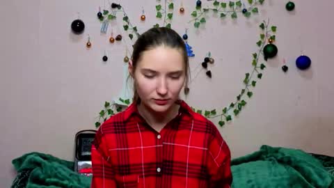 _kikiclark_ online show from 01/11/26, 08:58