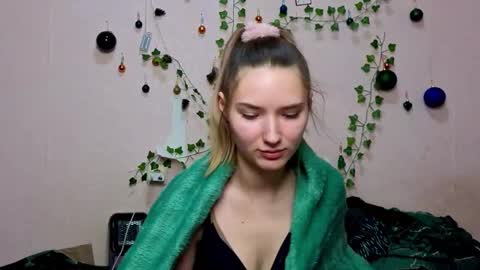 _kikiclark_ online show from 01/15/26, 09:18