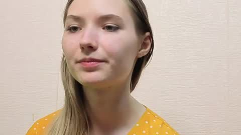 _kikiclark_ online show from 05/22/26, 08:25
