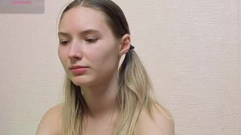 _kikiclark_ online show from 05/24/26, 08:14