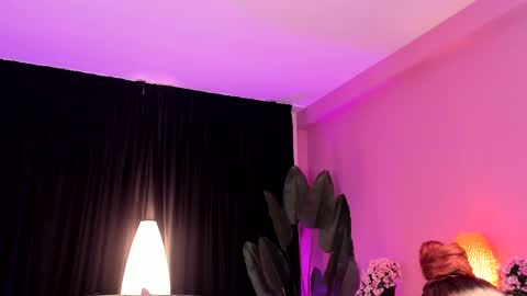 Snapshot of _kim_possible_ chatting on 11/24/25, 04:07 Kim online show from 11/24/25, 04:07