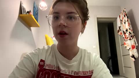 Snapshot of _kirieshka chatting on 02/10/25, 12:30 Molly Emily online show from 02/10/25, 12:30