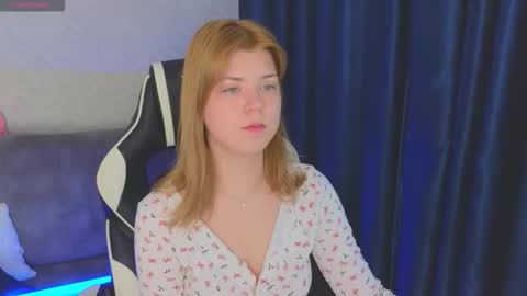 Snapshot of _kirieshka chatting on 11/09/25, 06:23 Molly Emily online show from 11/09/25, 06:23