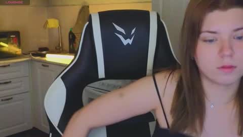 Snapshot of _kirieshka chatting on 11/18/25, 07:46 Molly Emily online show from 11/18/25, 07:46