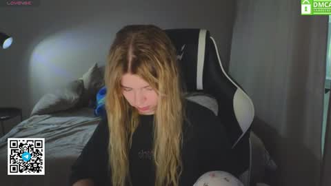 Snapshot of _kirieshka chatting on 06/27/26, 02:34 Molly Emily online show from 06/27/26, 02:34