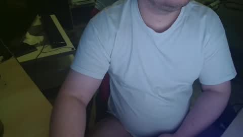 Snapshot of _kitsu_ chatting on 09/28/25, 12:32 _kitsu_ online show from 09/28/25, 12:32