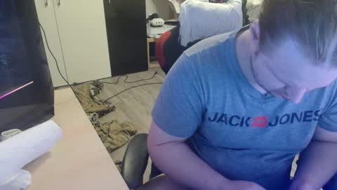 _kitsu_ online show from 12/14/25, 03:34