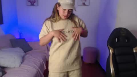 _kitten_1 online show from 12/21/25, 12:12