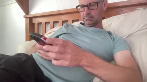 Kiwi online show from 03/23/26, 08:46