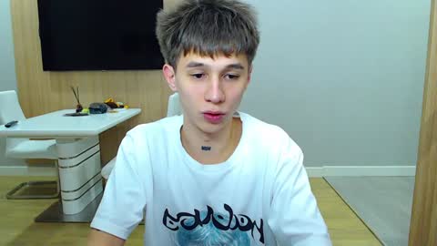 Snapshot of _kurt chatting on 12/21/24, 09:58 Kurt online show from 12/21/24, 09:58