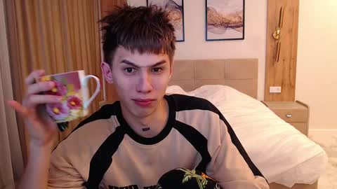 Snapshot of _kurt chatting on 03/06/25, 10:47 Kurt online show from 03/06/25, 10:47