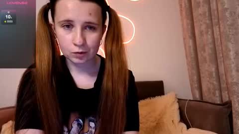 Snapshot of _kylle_ chatting on 11/17/25, 07:41 _kylle_ online show from 11/17/25, 07:41