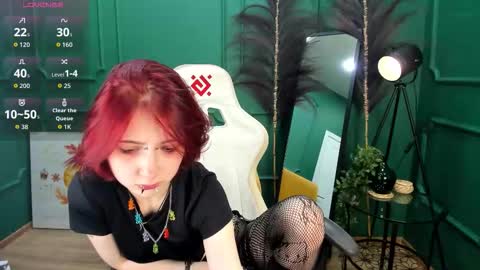 Snapshot of _l_o_r_r_y_ chatting on 11/06/25, 01:45 _l_o_r_r_y_ online show from 11/06/25, 01:45