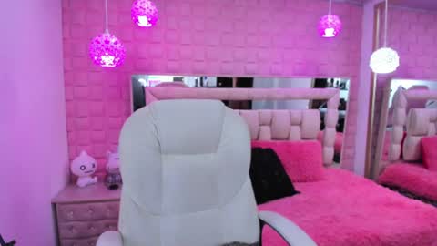 Snapshot of _laaura_ chatting on 07/01/26, 01:13 Laura online show from 07/01/26, 01:13