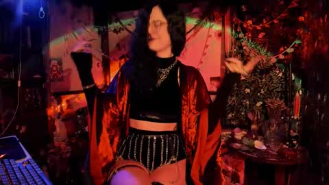 Snapshot of _lady_luna_ chatting on 10/20/25, 11:49 Lady Luna online show from 10/20/25, 11:49