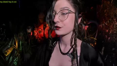 Snapshot of _lady_luna_ chatting on 05/16/26, 10:30 Lady Luna online show from 05/16/26, 10:30