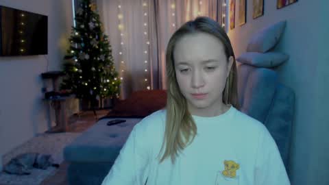 _lalune_ online show from 12/15/24, 05:56