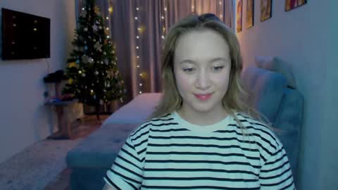 _lalune_ online show from 12/16/24, 11:12