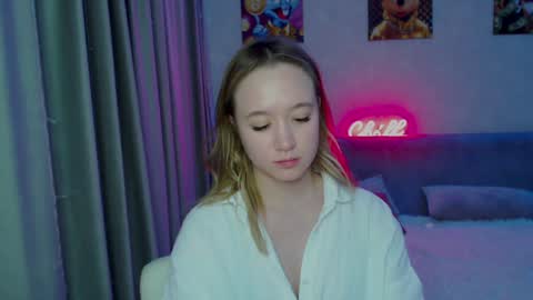 _lalune_ online show from 12/23/24, 10:44