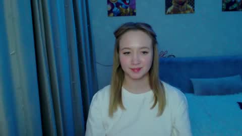 _lalune_ online show from 12/29/24, 03:11