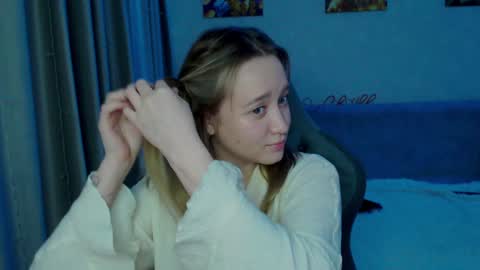 _lalune_ online show from 01/27/25, 01:37