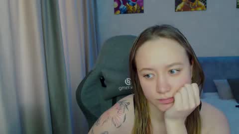 _lalune_ online show from 02/10/25, 06:31