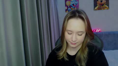 _lalune_ online show from 02/12/25, 07:02