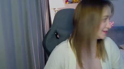 _lalune_ online show from 02/25/25, 07:25