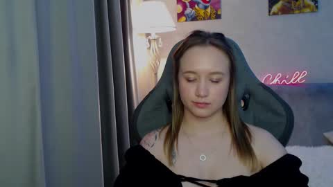 _lalune_ online show from 02/25/25, 10:29