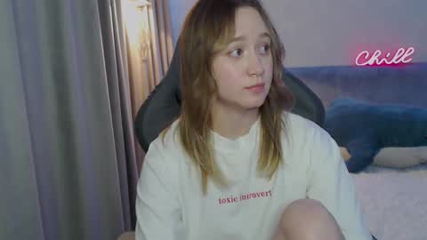 _lalune_ online show from 02/26/25, 07:38