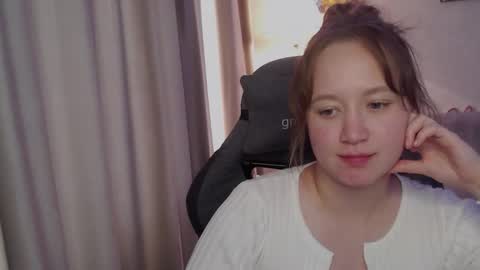 _lalune_ online show from 09/19/25, 12:17