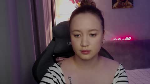 _lalune_ online show from 10/11/25, 08:46