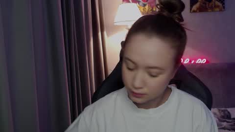 _lalune_ online show from 10/20/25, 02:56