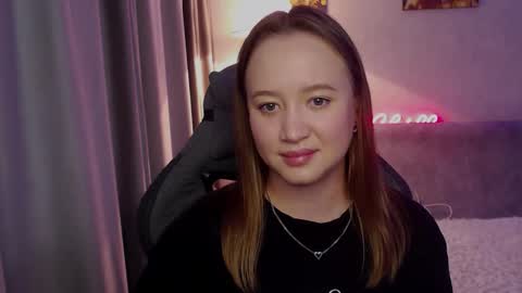 _lalune_ online show from 10/21/25, 08:04