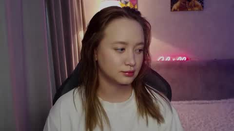 _lalune_ online show from 10/23/25, 09:30