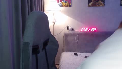 _lalune_ online show from 11/18/25, 03:05