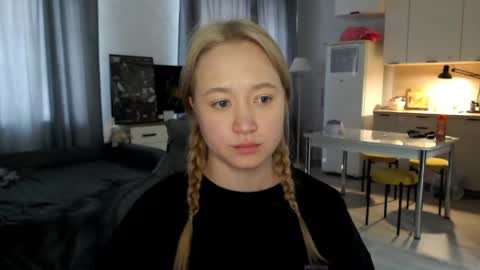 _lalune_ online show from 05/12/26, 09:50