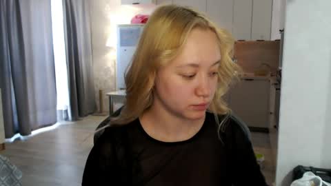 _lalune_ online show from 05/25/26, 06:52