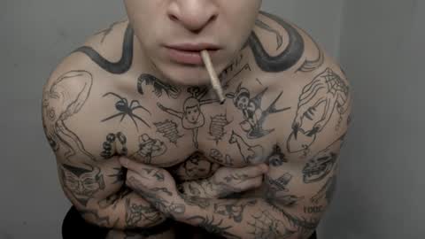 Snapshot of _layne chatting on 12/13/24, 10:41 Layne online show from 12/13/24, 10:41