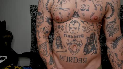 Snapshot of _layne chatting on 12/26/24, 11:57 Layne online show from 12/26/24, 11:57