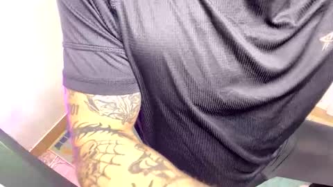 Snapshot of _layne chatting on 11/05/25, 09:31 Layne online show from 11/05/25, 09:31