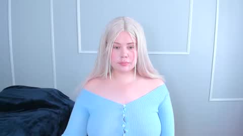 Snapshot of _leana_oo chatting on 11/16/25, 06:13 leana online show from 11/16/25, 06:13