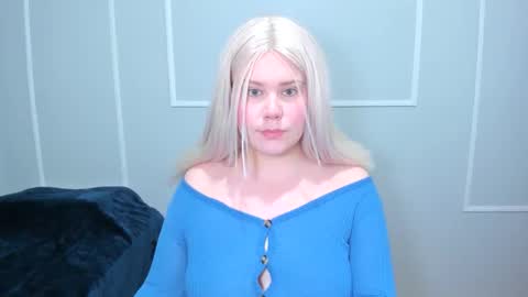 Snapshot of _leana_oo chatting on 11/26/25, 02:18 leana online show from 11/26/25, 02:18