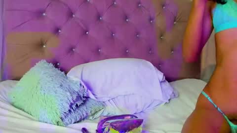 Snapshot of _lexx1e chatting on 10/08/25, 02:04 _lexx1e online show from 10/08/25, 02:04